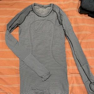 Lululemon swiftly striped tee size 4